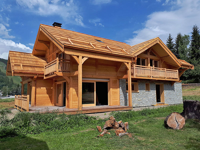Chalet Lombard Vasina toiture en bardeau mélèze de pays certifié Bois des Alpes