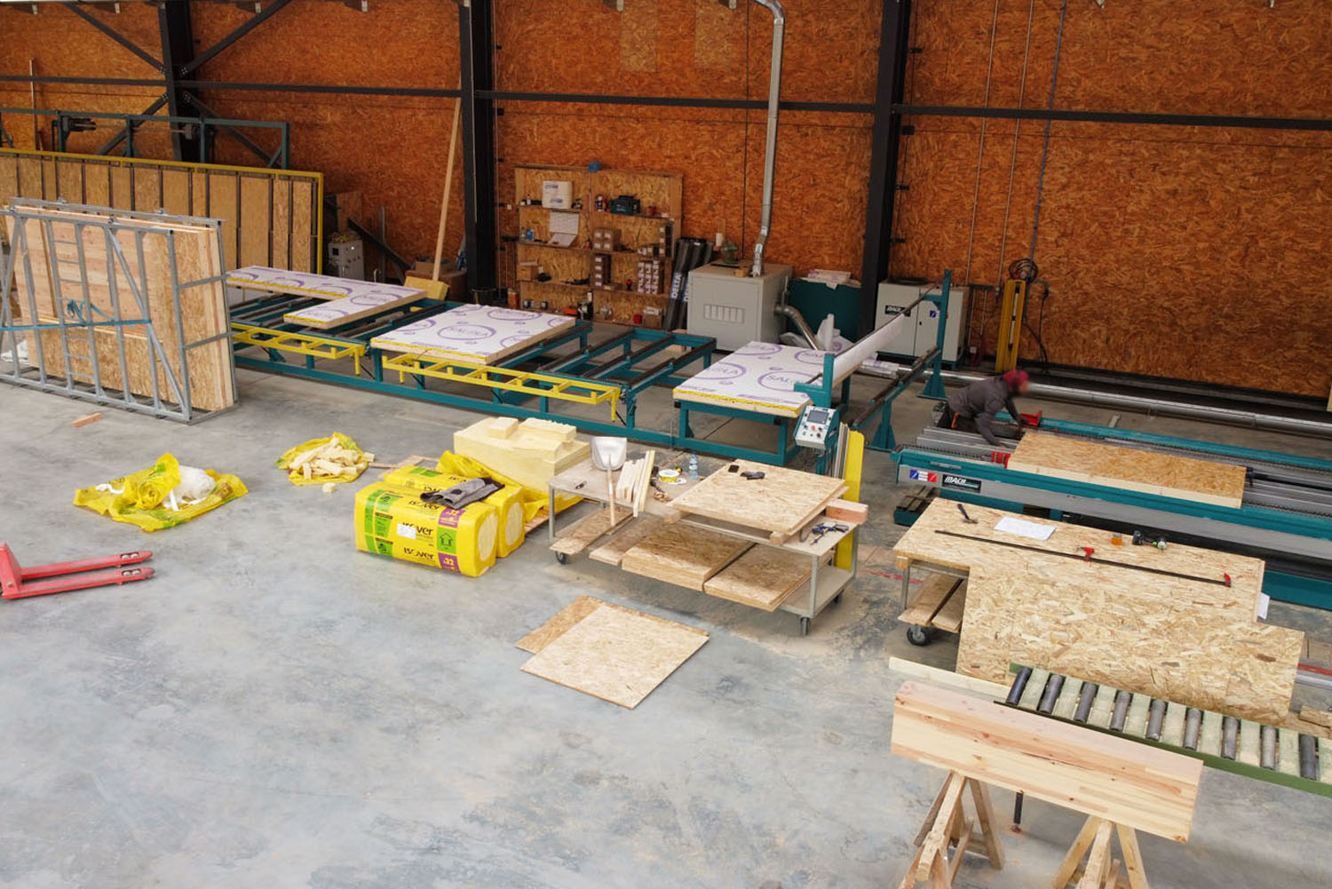 Atelier de fabrication de chalets bois - chalets Lombard Vasina Briançon Hautes Alpes. CN, commande numérique, Mach Diffusion